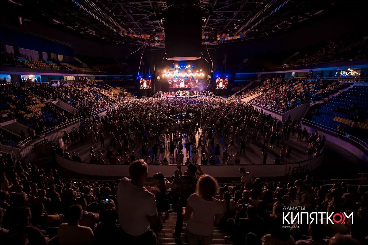 Лайф арена вместимость. Алматы Арена зал. Алматы Арена изнутри. Almaty Arena концерт. Алматы Арена фан зона.