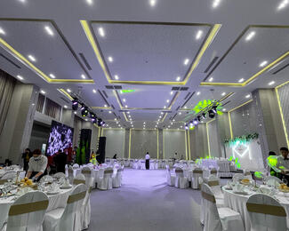 Фуршет и номер в подарок в Resident Ballroom