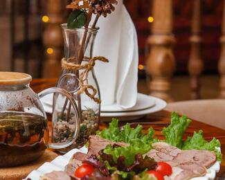Мясной микс и свежее янтарное — специальное предложение в ресторане «Саксаул»