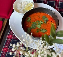 Том Ям с креветками и лососем/с индейкой