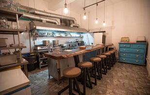 Kitchen bistro