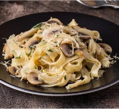 Паста с курицей и грибами