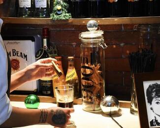 Ламповая атмосфера старого центра в BORODA BAR